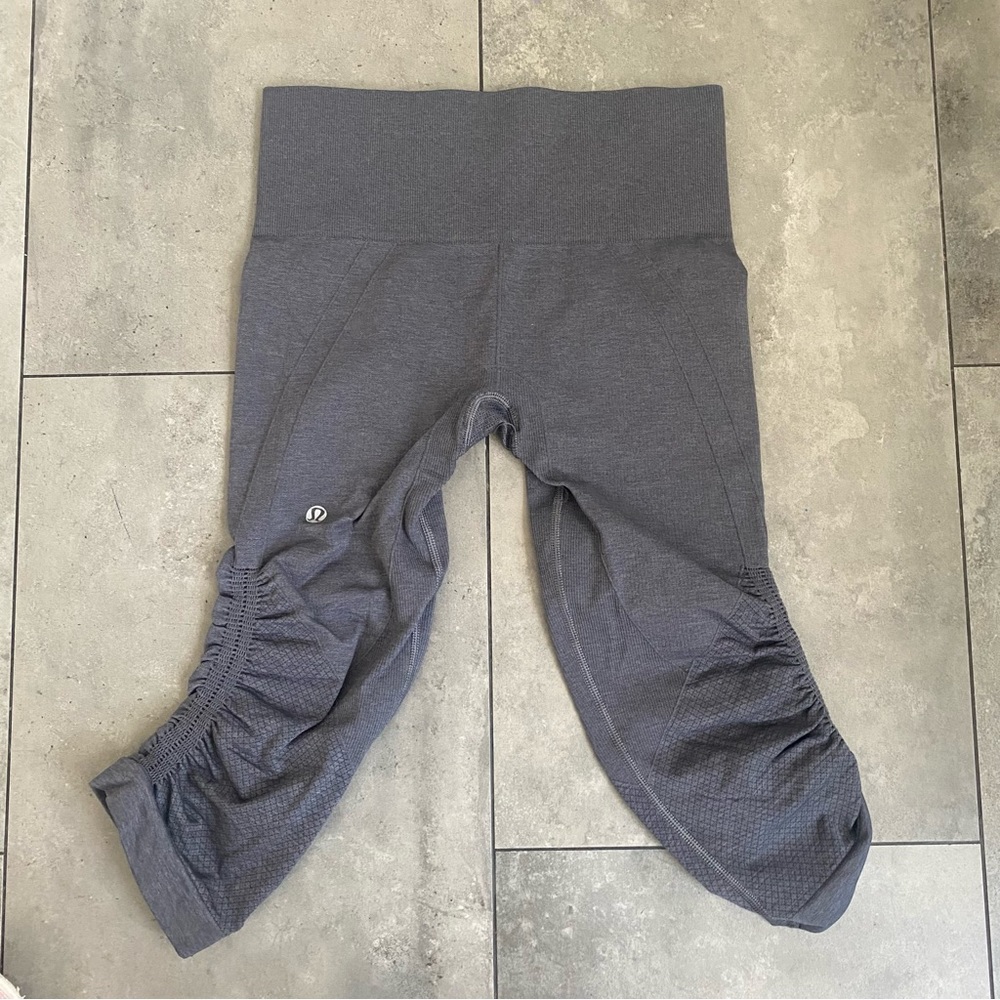 Lululemon in The flow crop gray leggings size 4
